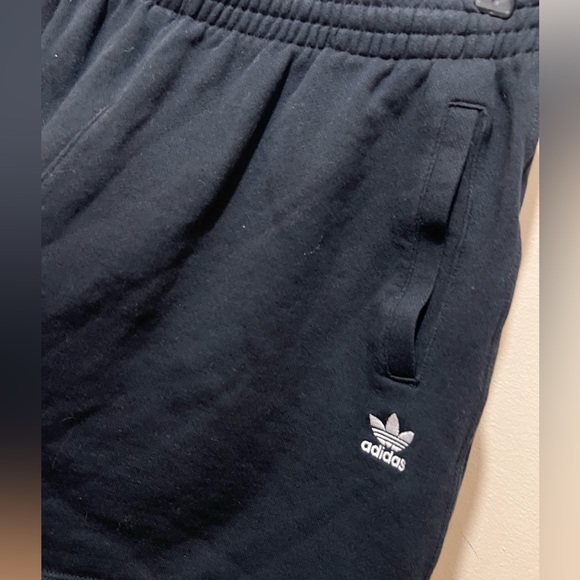 XL Shorts Adidas Essentials French Terry Shorts - Picture 3 of 9